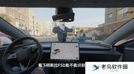小鹏高管实测特斯拉FSD：看到中国三蹦子不敢走了