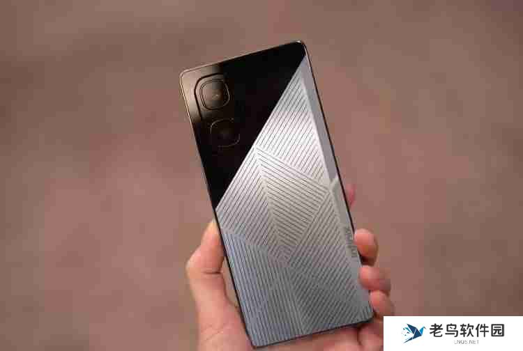 传音MWC秀肌肉：展示Infinix太阳能充电手机与变色墨水屏手机