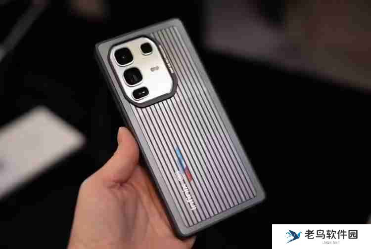 传音MWC秀肌肉：展示Infinix太阳能充电手机与变色墨水屏手机